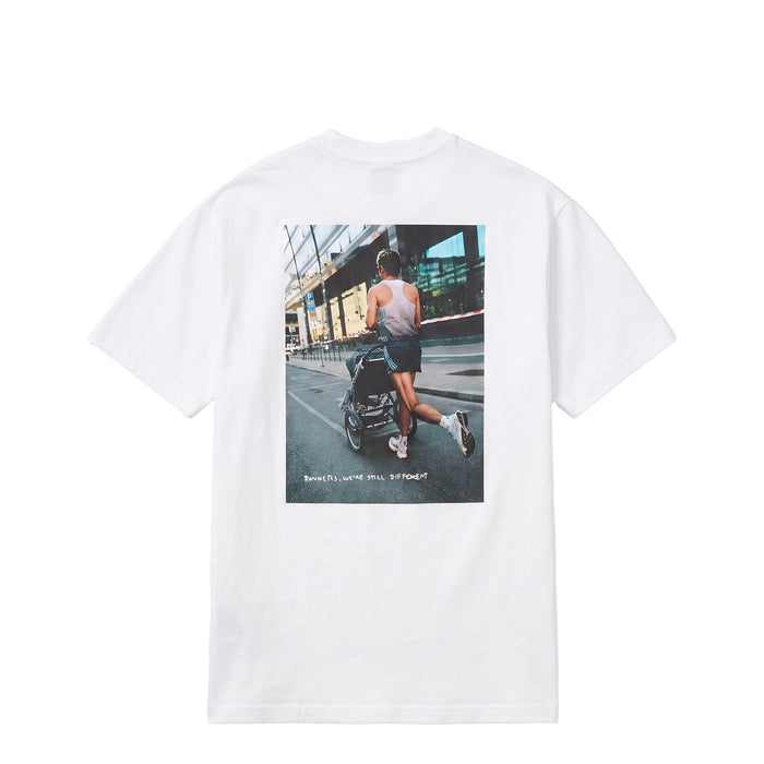 Adidas	Runners We Are Different Grafik T-Shirt